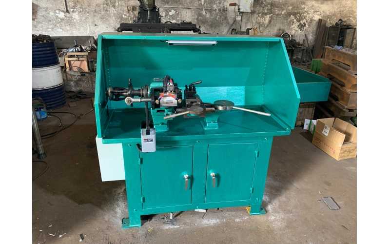 620儀表車床，帶氣動(dòng)夾緊裝置，可以減輕工人勞動(dòng)強(qiáng)度